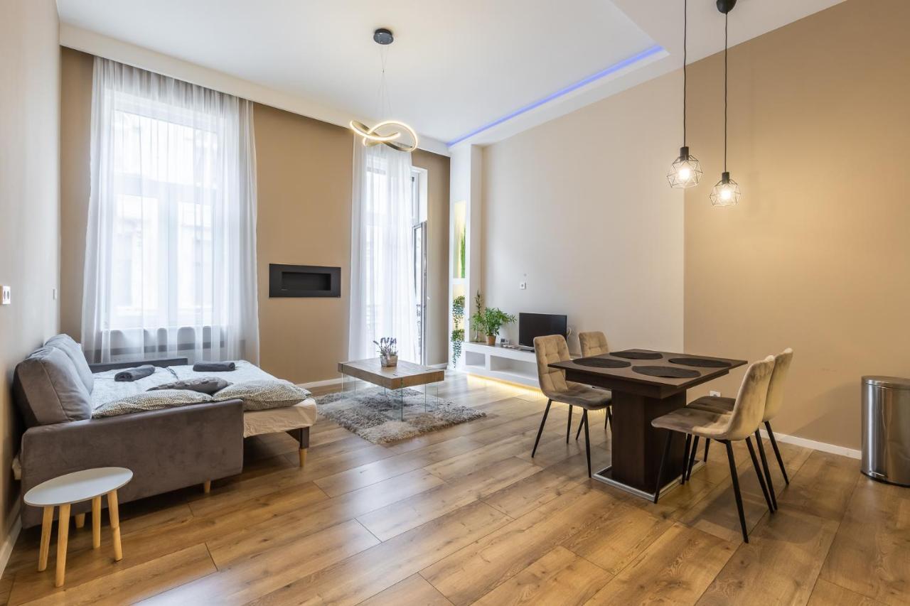 Csengery Deluxe Home With Balcony بودابست المظهر الخارجي الصورة
